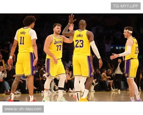 _湖人队新签约表现亮眼，队友盛赞_，湖人刚刚签约了谁