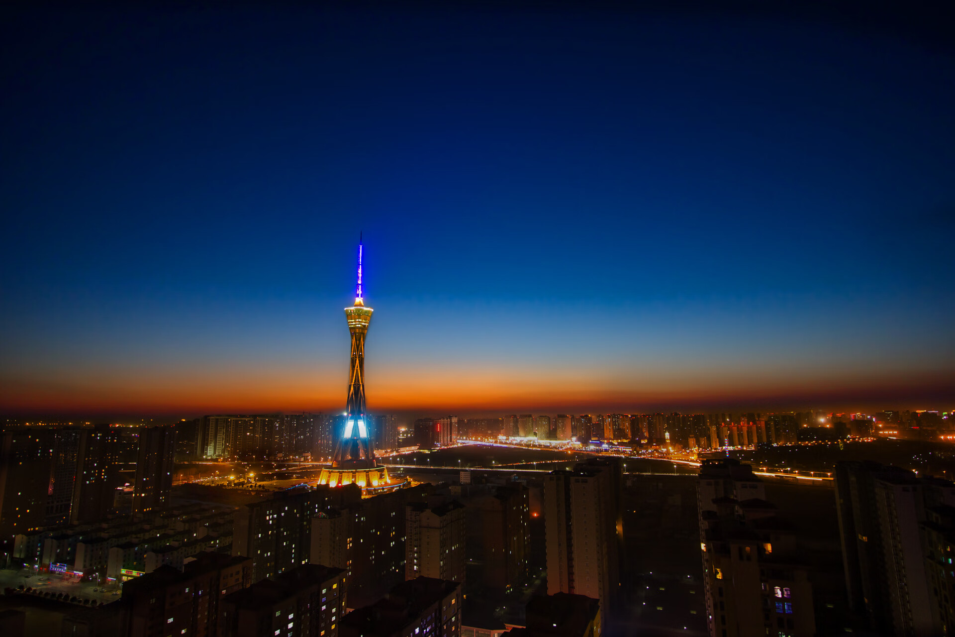 leyu乐鱼官网登录入口-巴黎圣日耳曼创队史最佳赛季战绩，连续18场不败登顶法甲，巴黎圣日耳曼队首发阵容