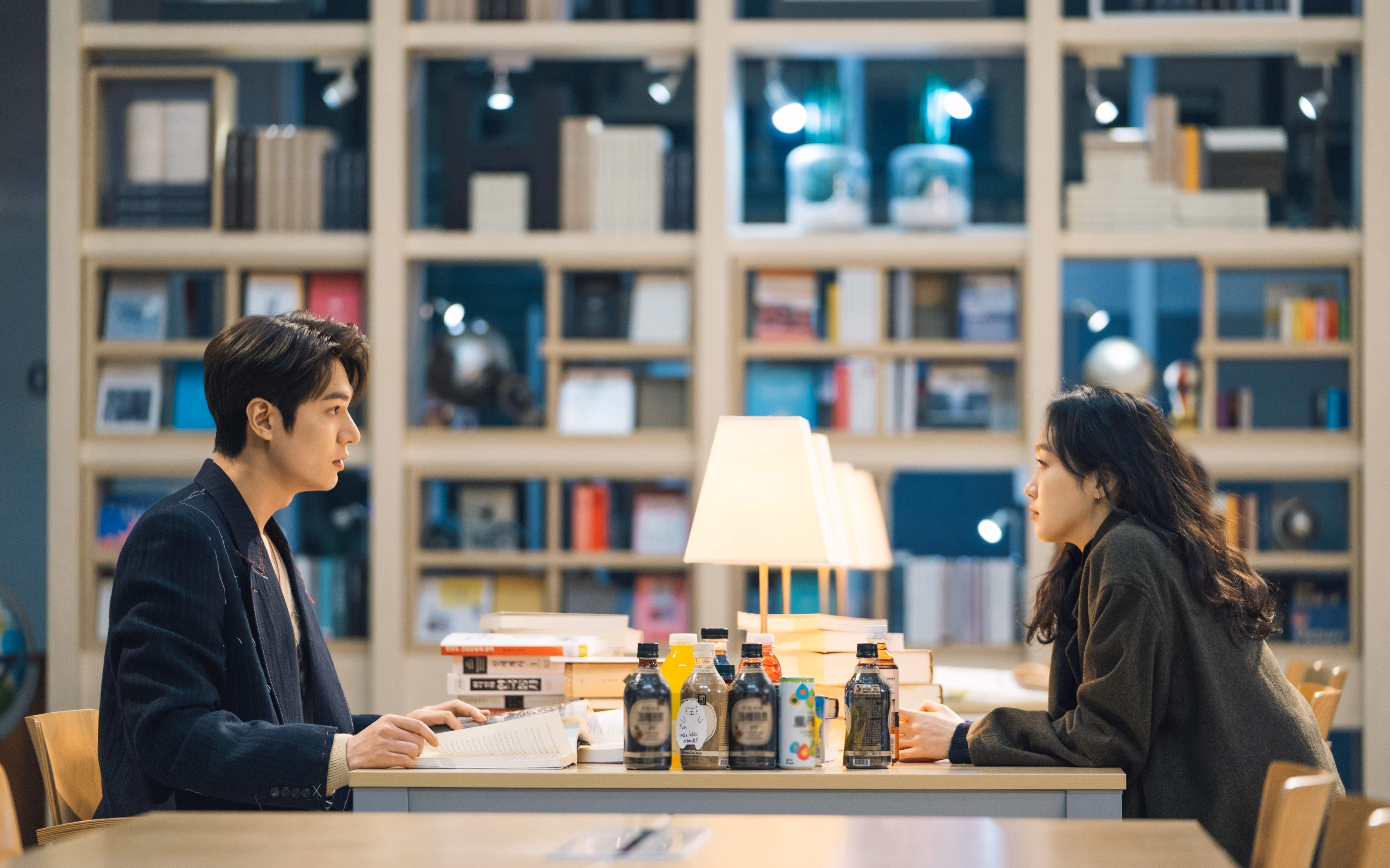 乐鱼体育APP官方下载-西甲精彩逼人：连续精彩瞬间点燃全场，西甲精选